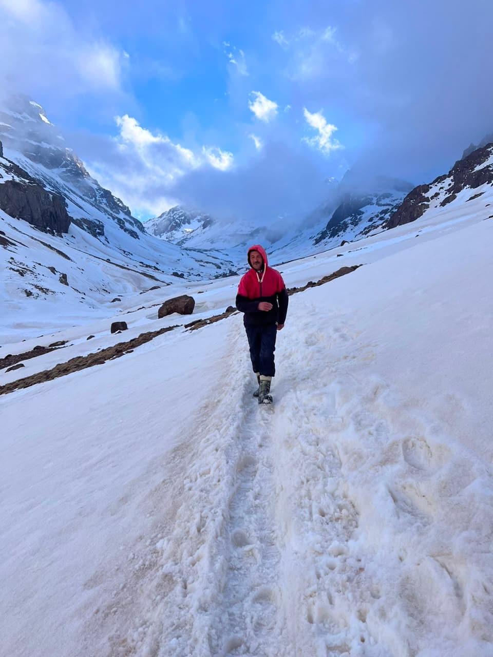 ¿Cuánto cuesta un guía para el Toubkal? (Precios 2026)