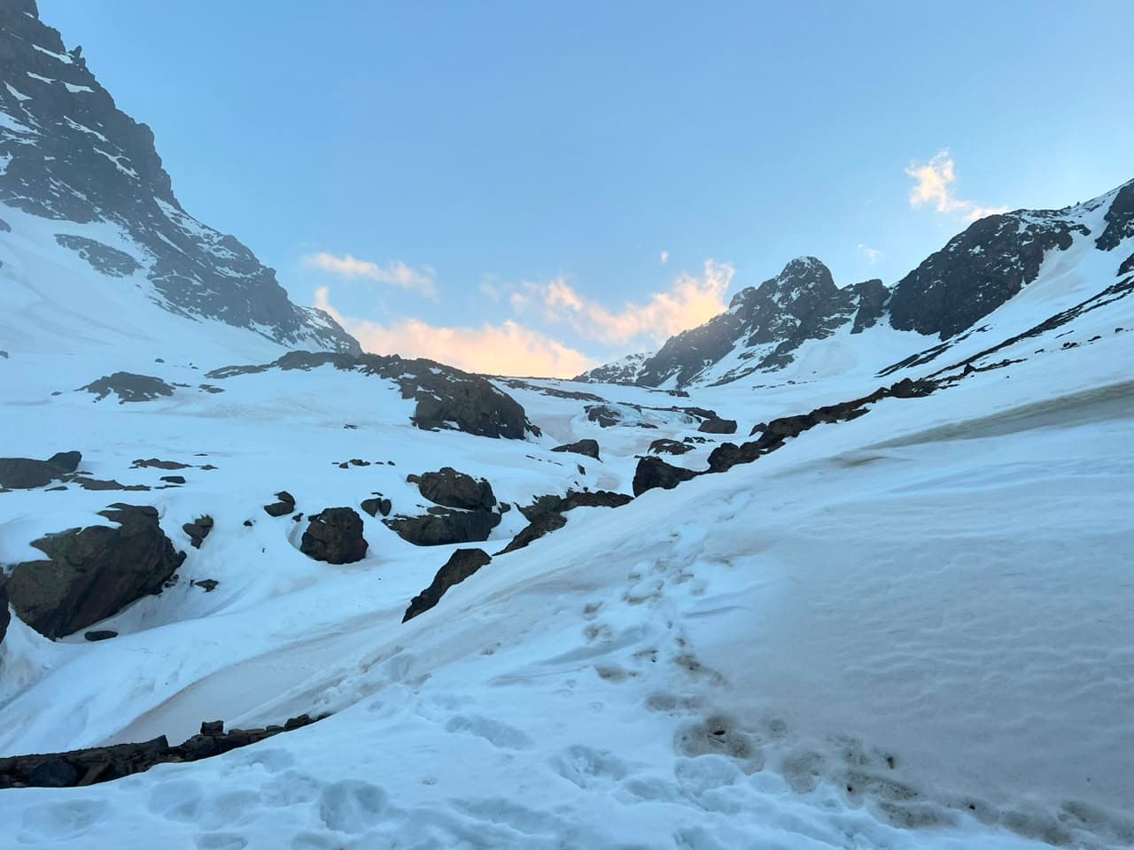 Toubkal-Wetter nach Monat: Wann klettern und was erwartet Sie